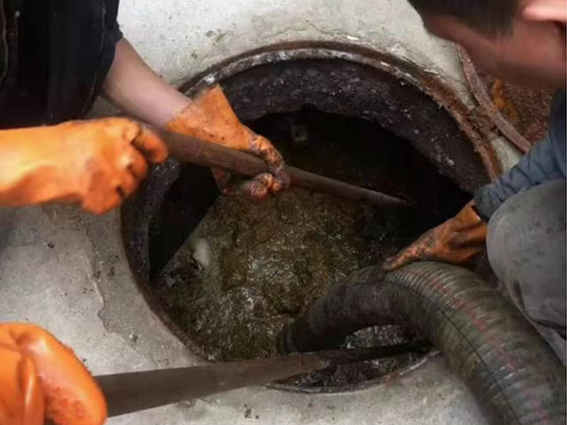 鼎湖清理化粪池时如何避免沼气的危害？